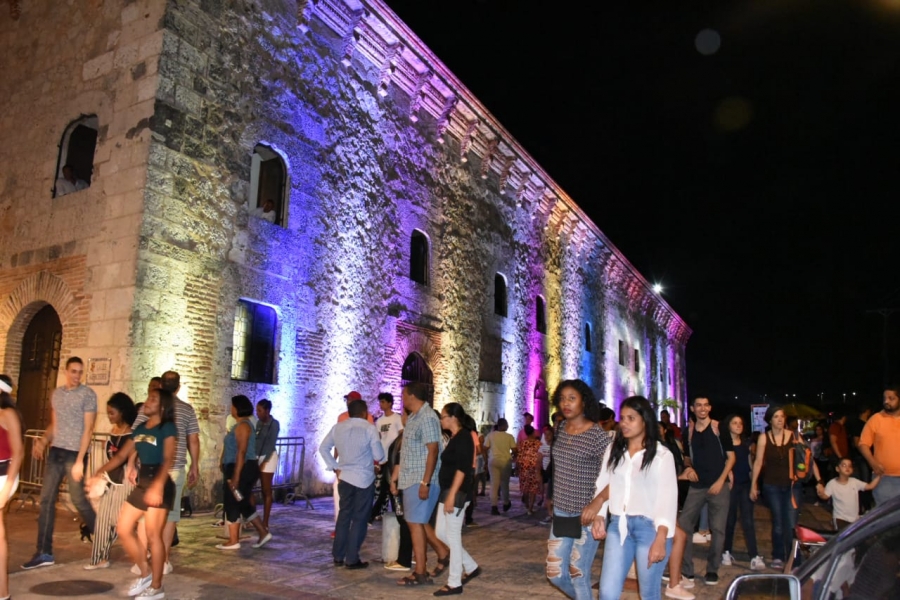 Ministerio de Cultura - Miles de personas disfrutan de la Noche Larga de  los Museos en la Ciudad Colonial