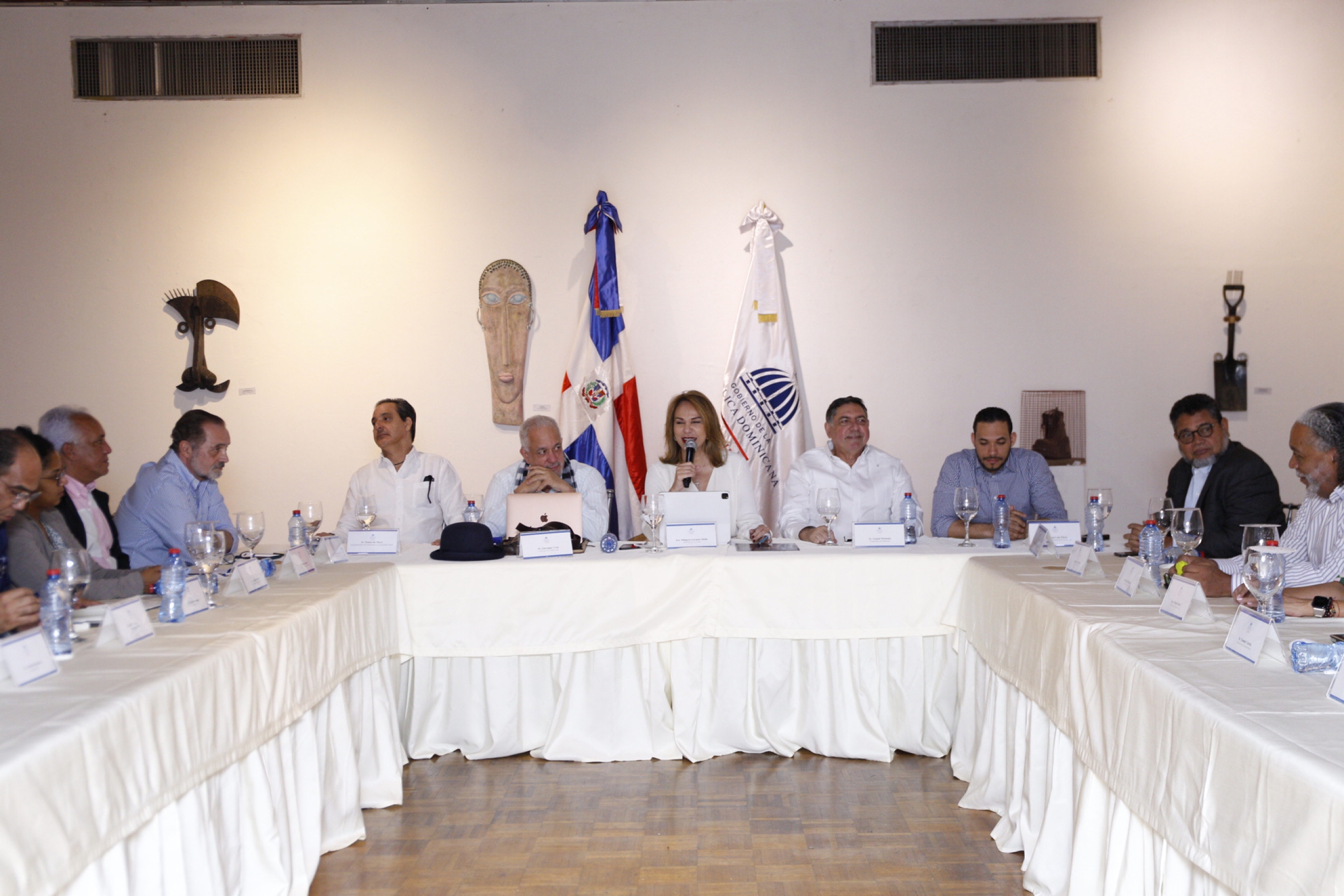 Ministra se reúne en Santiago con autoridades culturales