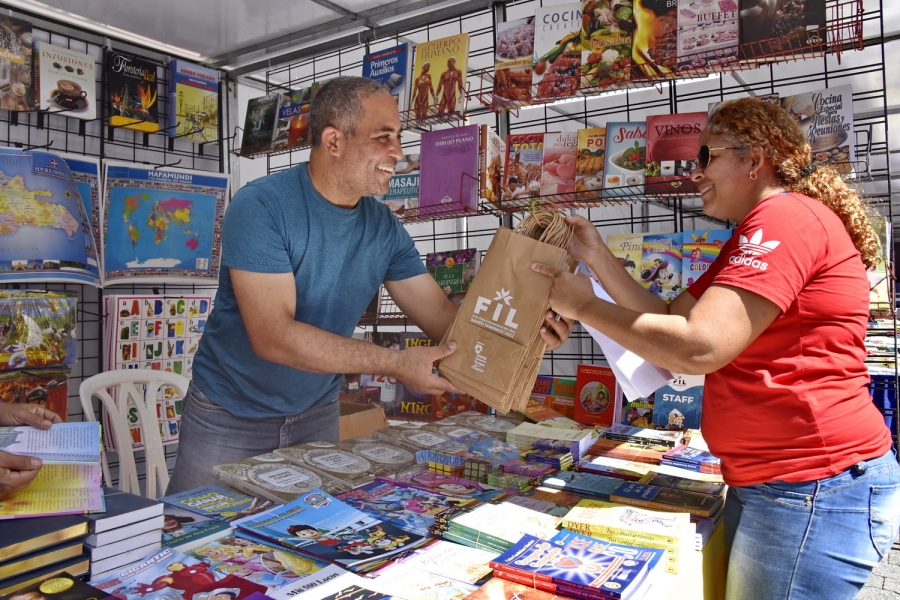 Por primera vez, en la Feria del Libro se implementa el uso de bolsas biodegradables y reciclables