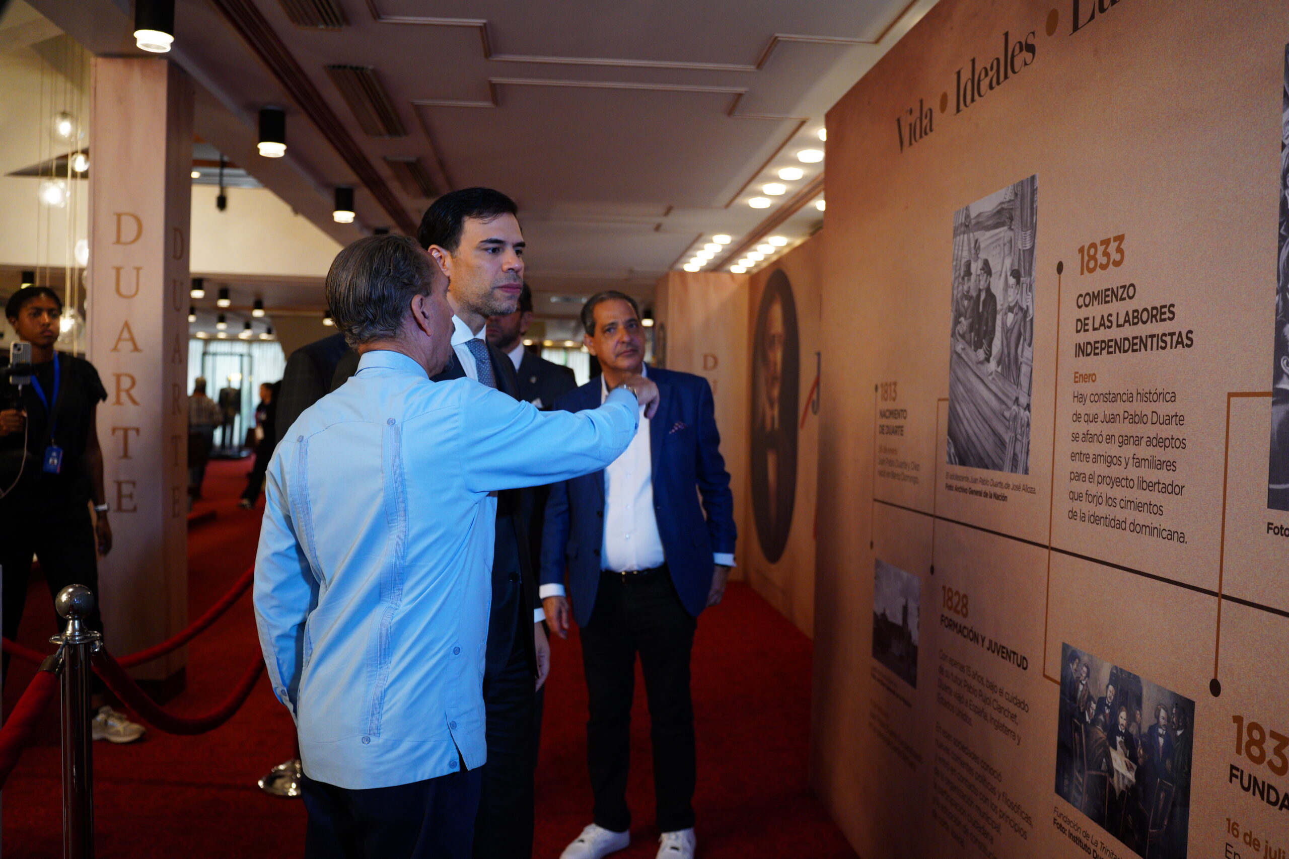 Roberto Ángel Salcedo inaugura exposición que resalta la vida y el legado de Juan Pablo Duarte en la FILSD 2026
