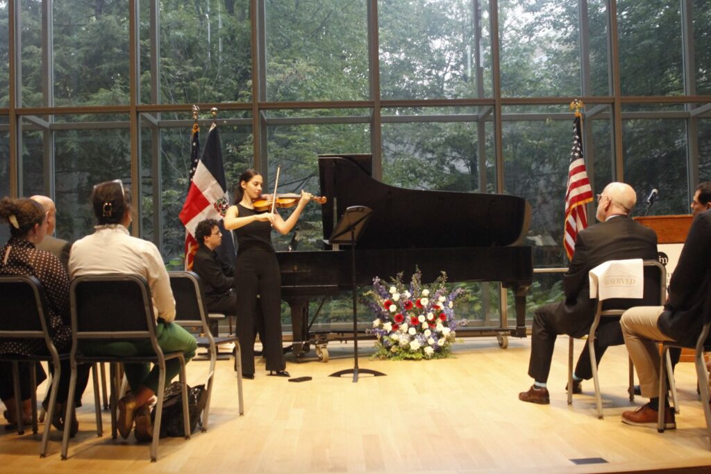 Roberto Ángel Salcedo encabeza encuentro con las autoridades del Cleveland Institute of Music