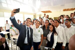 Roberto Ángel Salcedo presenta “El poder de las buenas palabras” en Santiago