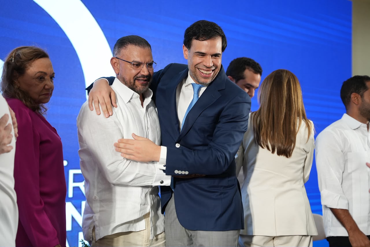 Roberto Ángel Salcedo presentó el libro ‘#Jovenpolítico’, de Andrés Vander Horst Álvarez