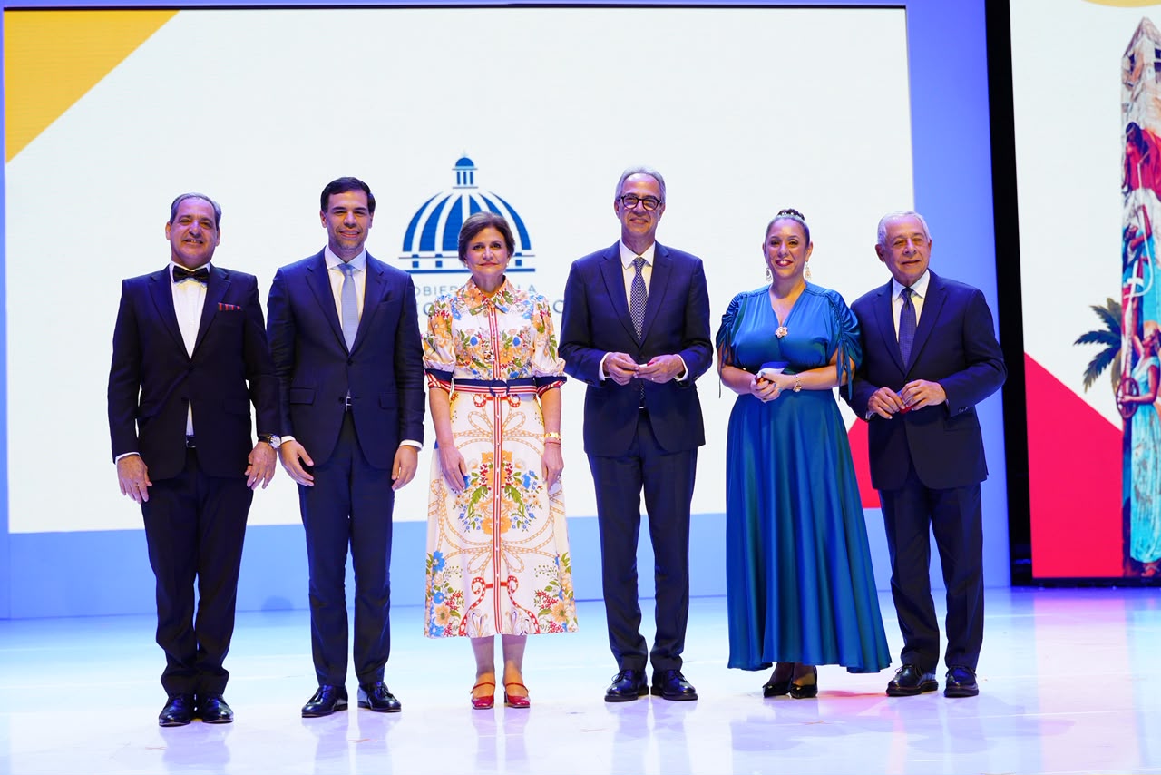 Raquel Peña y Roberto Ángel Salcedo inauguran la XXVIII Feria Internacional del Libro