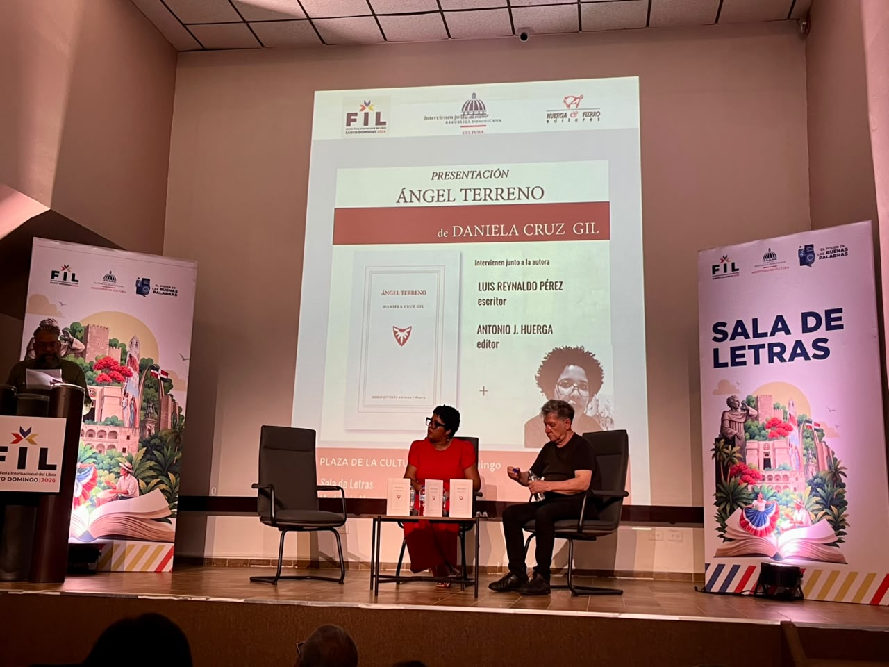 Daniela Cruz Gil presenta ‘Ángel Terreno’ en la FILSD 2026