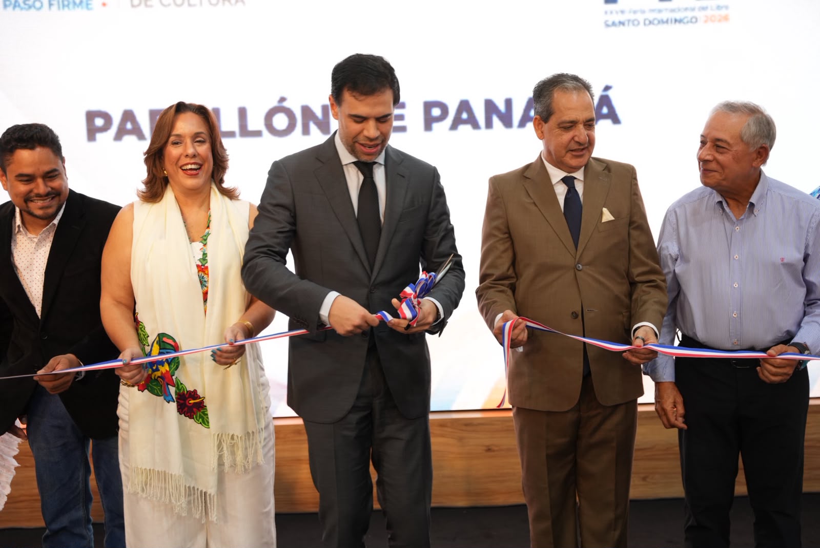 Roberto Ángel Salcedo inaugura los pabellones de la FILSD 2026
