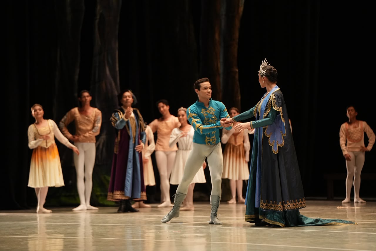 Ballet Nacional de Panamá presentó “El lago de los cisnes” en la FILSD 2026