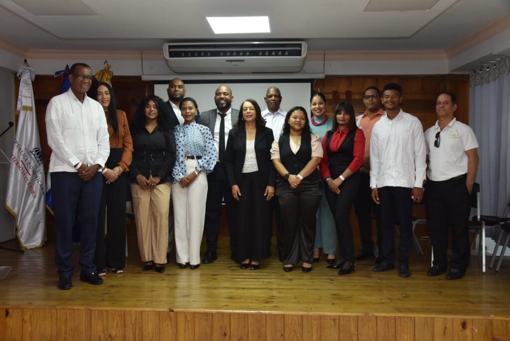 Ministerio de Cultura y Universidad Tecnológica del Sur celebran foro sobre juventud, cultura y pensamiento en Azua