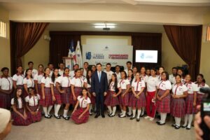 Roberto Ángel Salcedo promueve el poder de las buenas palabras entre estudiantes de San Pedro de Macorís